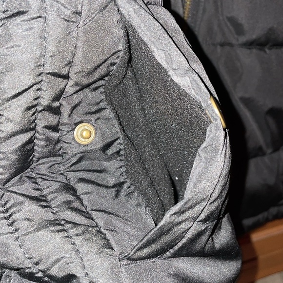 Black Fleece-Lined Vest - Picture 4 of 6